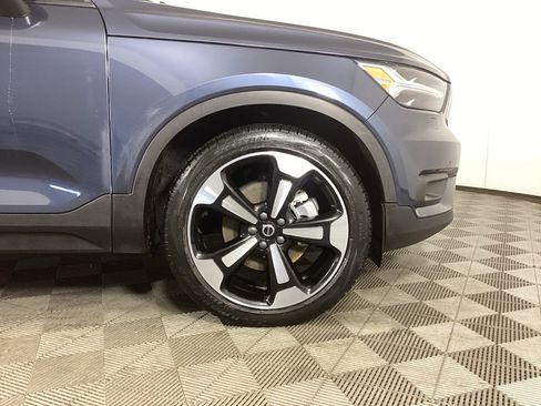 Used 2021 Volvo XC40 T5 Momentum w/ Premium Package image 7