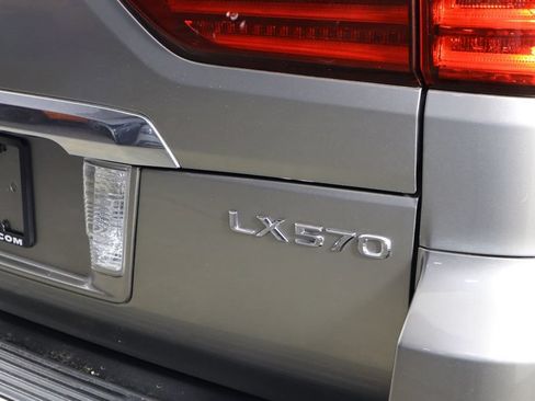 Used 2016 Lexus LX 570 4WD w/ Luxury Package image 47