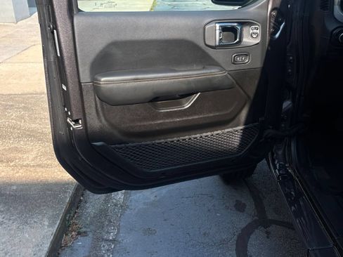 Used 2025 Jeep Wrangler Unlimited Sahara AWD/4WD image 18