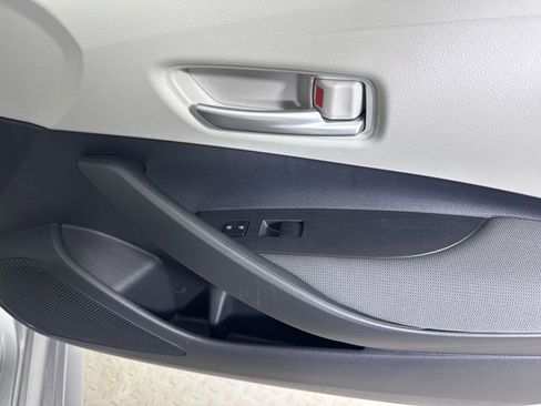 Used 2020 Toyota Corolla LE image 10