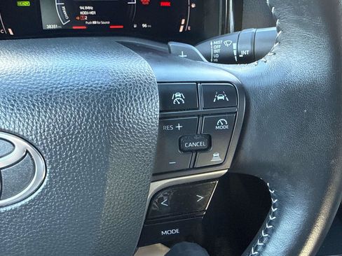 Used 2025 Toyota Camry SE FWD image 25