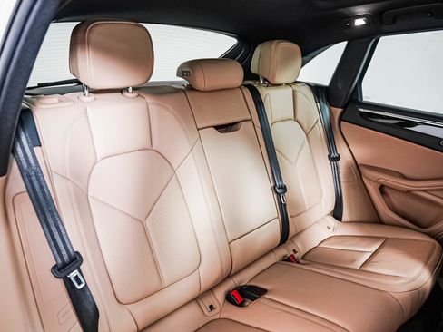 Certified 2026 Porsche Macan AWD/4WD image 6