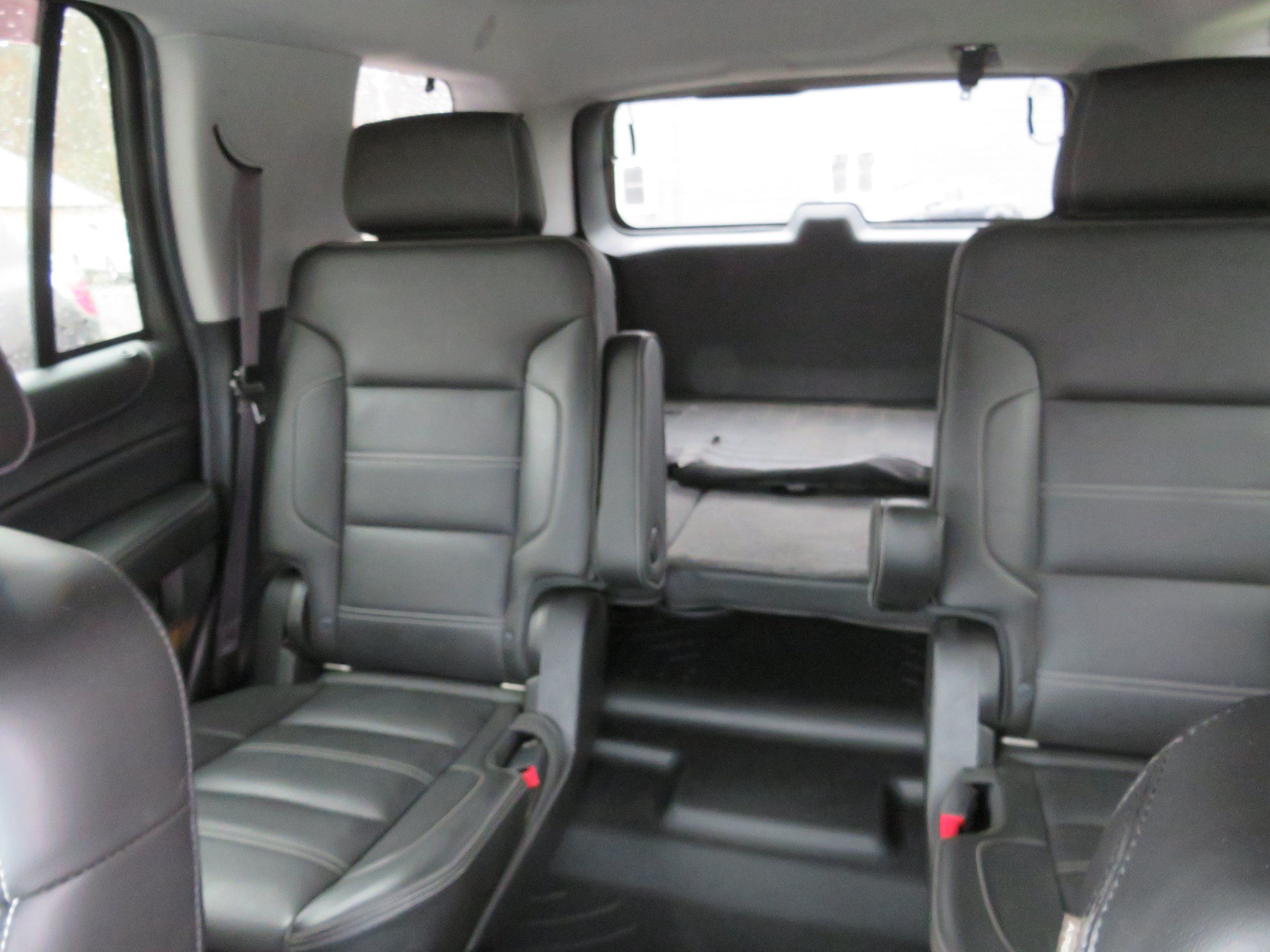 Used 2015 GMC Yukon Denali w/ Premium Package AWD/4WD image 6