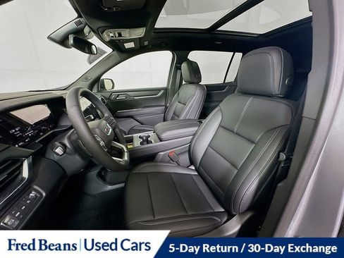 Used 2025 GMC Acadia Elevation w/ Elevation Premium Package AWD/4WD image 15