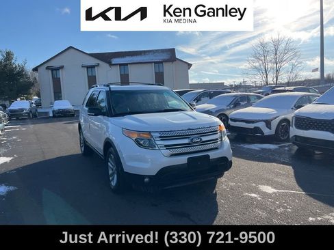 Used 2013 Ford Explorer XLT image 3