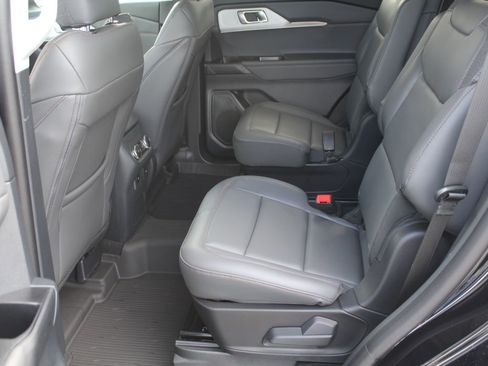 New 2026 Ford Explorer Active w/ Active Comfort Package image 4