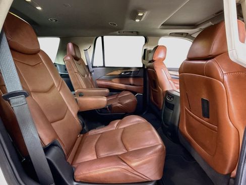 Used 2020 Cadillac Escalade Luxury RWD image 17