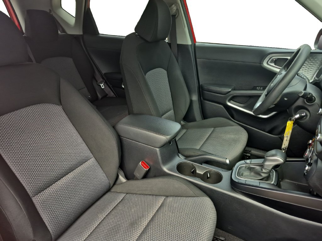 Used 2025 Kia Soul LX w/ LX Technology Package FWD image 15