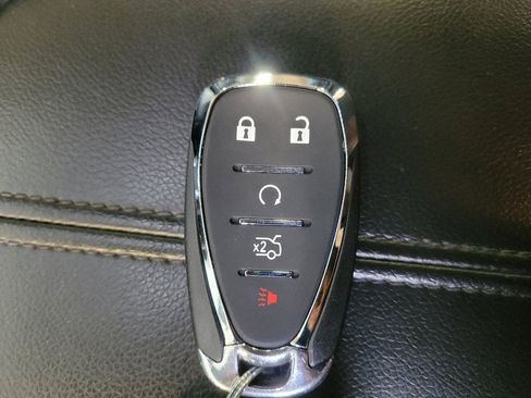 Used 2021 Chevrolet Malibu LT image 32