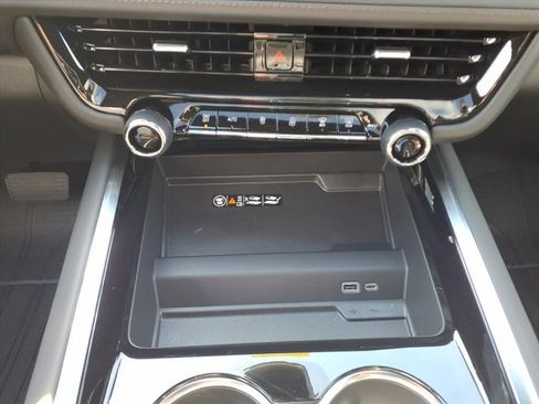 New 2026 Chevrolet Suburban High Country AWD/4WD image 25