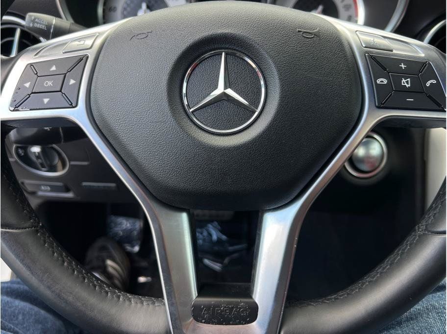 Used 2012 Mercedes-Benz SLK 350 image 11