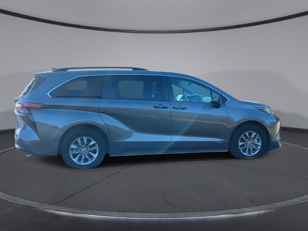 Used 2021 Toyota Sienna LE FWD image 9