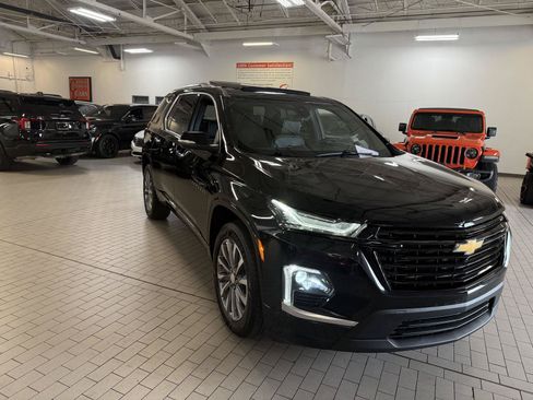 Used 2023 Chevrolet Traverse Premier w/ LPO, Floor Liner Package FWD image 4