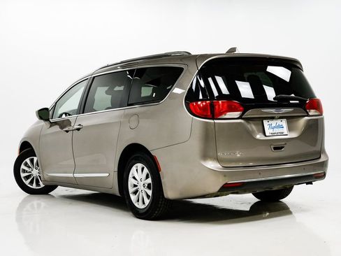 Used 2018 Chrysler Pacifica Touring-L image 28