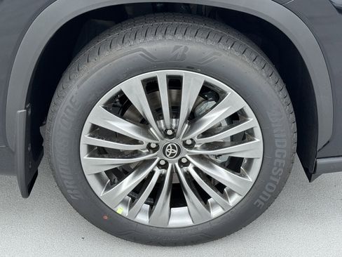 New 2026 Toyota Highlander Platinum AWD/4WD image 15