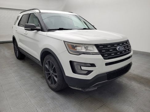 Used 2017 Ford Explorer XLT w/ Equipment Group 202A image 13