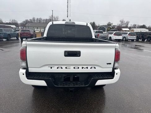 Used 2020 Toyota Tacoma TRD Off-Road w/ TRD Premium Off Road Package image 4