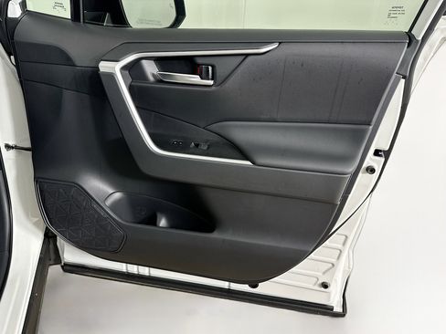 Used 2025 Toyota RAV4 XLE w/ Convenience Package image 32