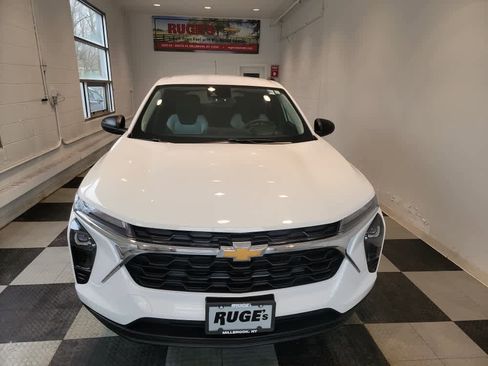 Used 2024 Chevrolet Trax LS FWD image 7