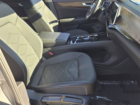 Certified 2025 Volkswagen Atlas SE w/ Panoramic Sunroof Package image 18