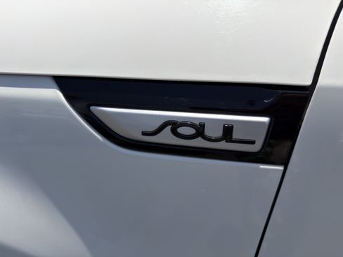 Used 2019 Kia Soul + FWD image 33