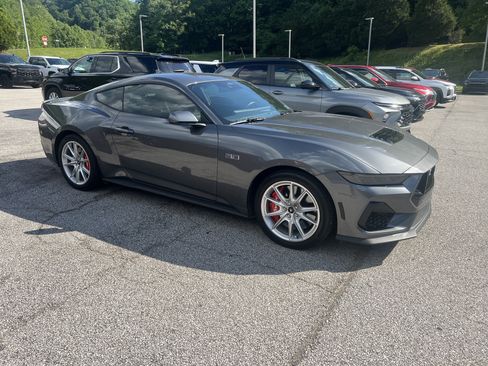 Used 2025 Ford Mustang GT Premium RWD image 3