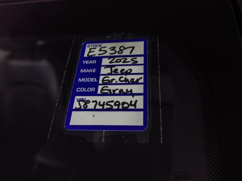 New 2025 Jeep Grand Cherokee Altitude image 38