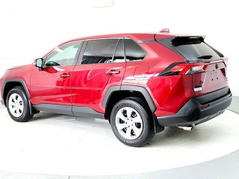 Certified 2022 Toyota RAV4 LE AWD/4WD image 4