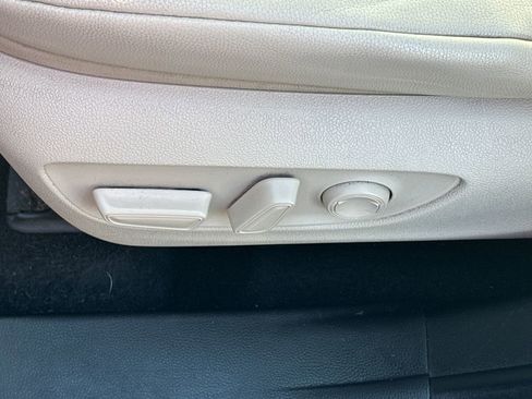 Used 2022 Toyota Highlander XLE image 50