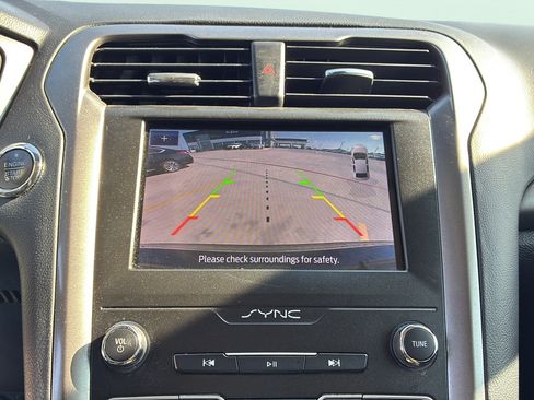 Used 2020 Ford Fusion SE FWD image 20