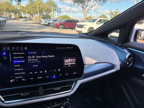 Used 2025 Chevrolet Equinox EV LT image 40