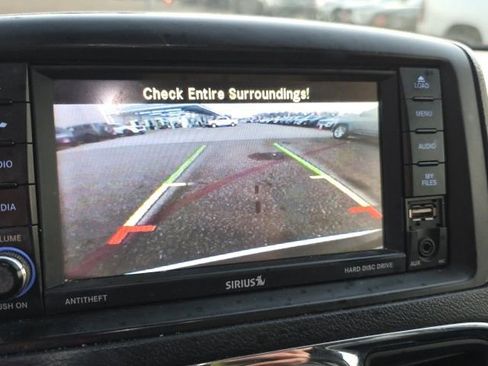 Used 2015 Chrysler Town & Country Touring image 16