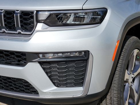 New 2026 Jeep Grand Cherokee Limited AWD/4WD image 6