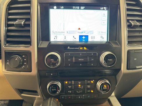 Used 2017 Ford F150 Lariat w/ Equipment Group 502A Luxury AWD/4WD image 21