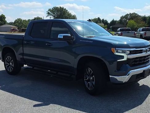 Used 2024 Chevrolet Silverado 1500 LT AWD/4WD image 2