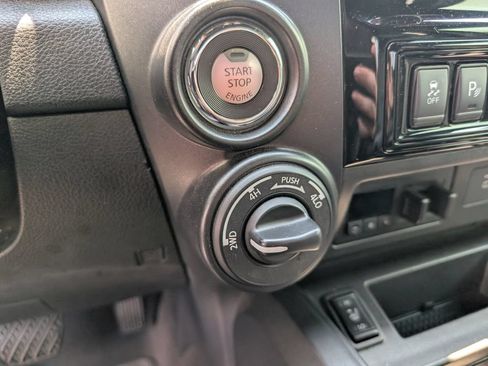 Used 2021 Nissan Titan PRO-4X w/ Pro-4x Convenience Package AWD/4WD image 17
