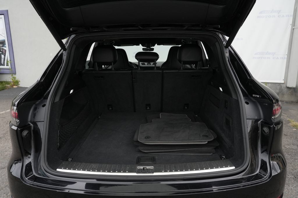 Used 2019 Porsche Cayenne Turbo AWD/4WD image 23