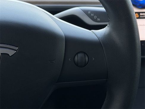 Used 2020 Tesla Model Y Long Range image 19