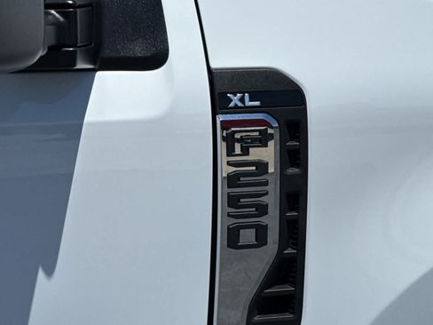 New 2026 Ford F250 XL w/ XL Chrome Package AWD/4WD image 7
