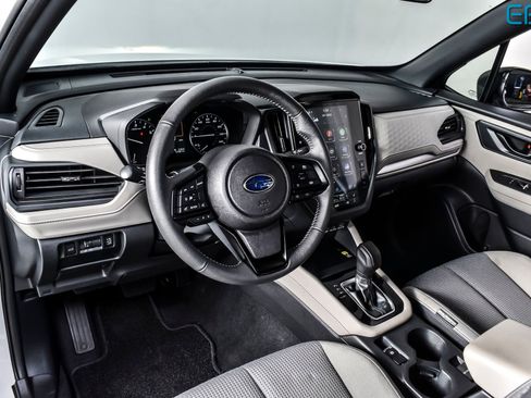 Used 2025 Subaru Forester Premium image 17