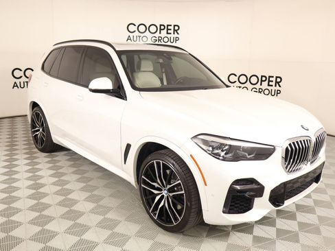 Used 2022 BMW X5 xDrive40i w/ M Sport Package image 1