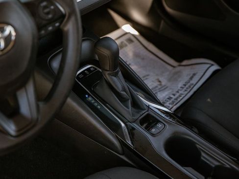 Used 2021 Toyota Corolla LE image 14