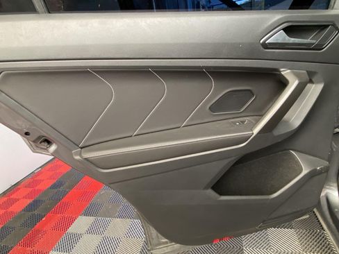 Used 2022 Volkswagen Tiguan SE AWD/4WD image 16