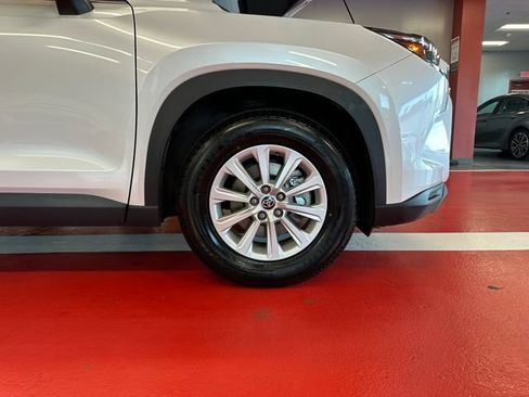 Certified 2024 Toyota Grand Highlander AWD image 30