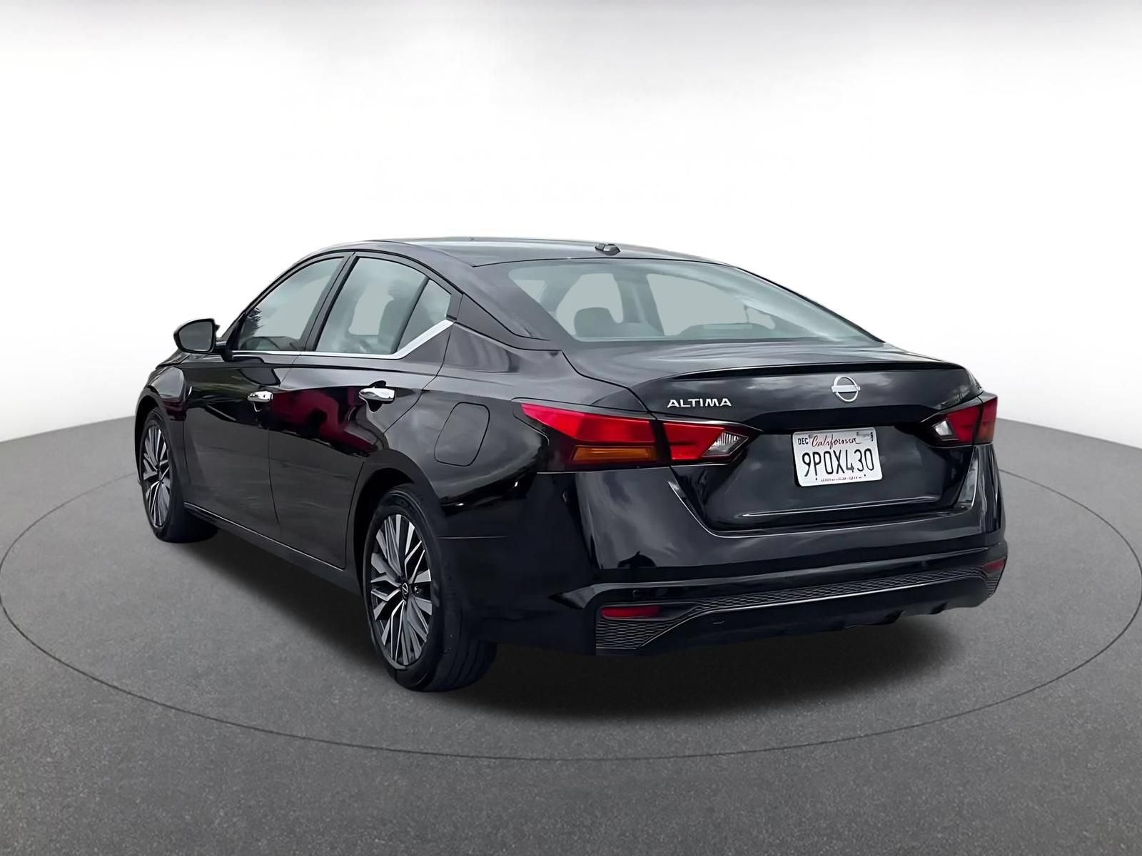 Used 2025 Nissan Altima 2.5 SV FWD image 10