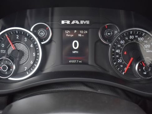 Used 2024 RAM 2500 Big Horn AWD/4WD image 30