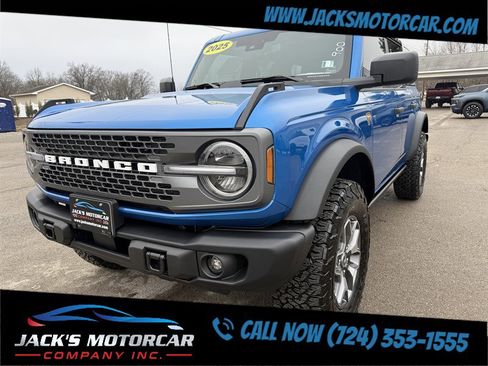 Used 2025 Ford Bronco Badlands image 2