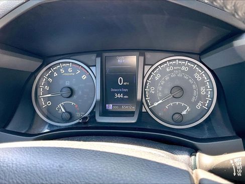 Used 2017 Toyota Tacoma TRD Sport w/ Premium & Technology Package RWD image 12
