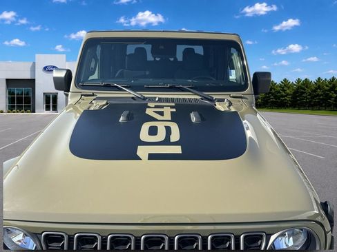 Used 2025 Jeep Gladiator Sport AWD/4WD image 4