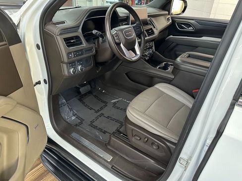 Used 2024 GMC Yukon XL SLT image 9